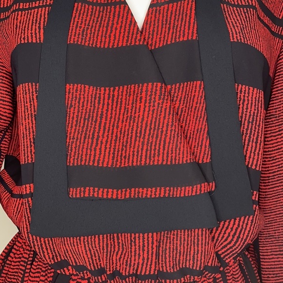 Vintage Pedestal Midi Dress - Picture 4 of 14